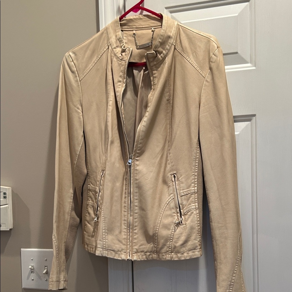 Chic Women's Beige Leather Jacket